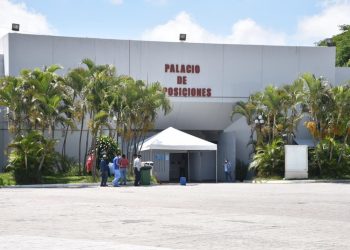 Personal del hospital temporal exigen que se les reubique en otros centros hospitalarios