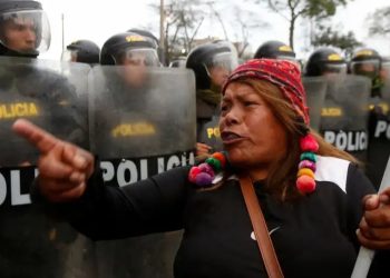 Perú investiga a Policía y Ejército por muertes en protestas