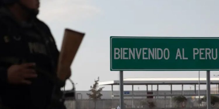 Perú promulga ley para la expulsión de migrantes irregulares