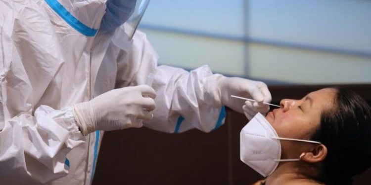 Pese a descenso de hisopados autoridades estiman que se incrementarán casos positivos