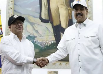 Petro aboga ante Maduro por la paz política en Venezuela