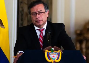 Petro critica a sus ministros e insinúa cambio de gabinete