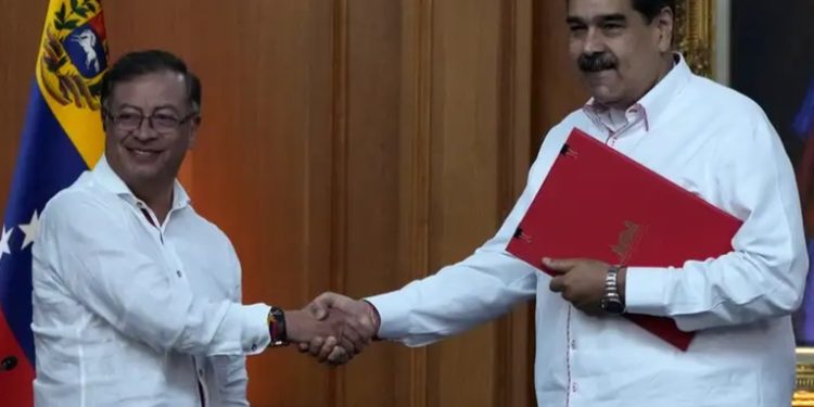 Petro dice que en Venezuela 'no hubo elecciones libres'