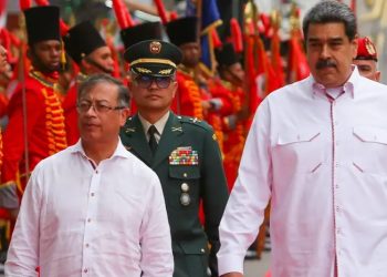 Petro insta a Maduro a liberar los detenidos en elecciones.