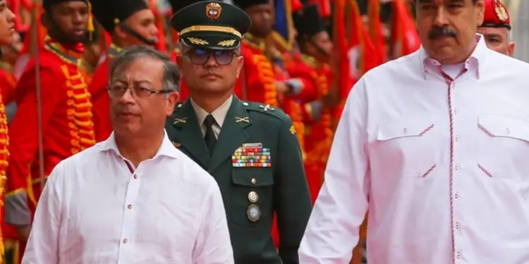 Petro insta a Maduro a liberar los detenidos en elecciones.