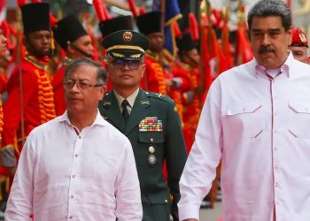 Petro insta a Maduro a liberar los detenidos en elecciones