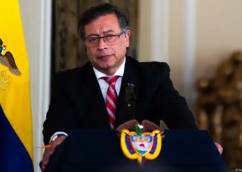 Petro pide a indocumentados en EE. UU. regresar a Colombia