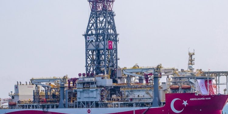 Petrolera estatal turca compra a Brasil una refinería flotante del tamaño de 4 campos de fútbol