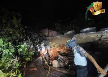 Piloto de tráiler muere calcinado al accidentarse en el kilómetro 20 de la ruta Interamericana