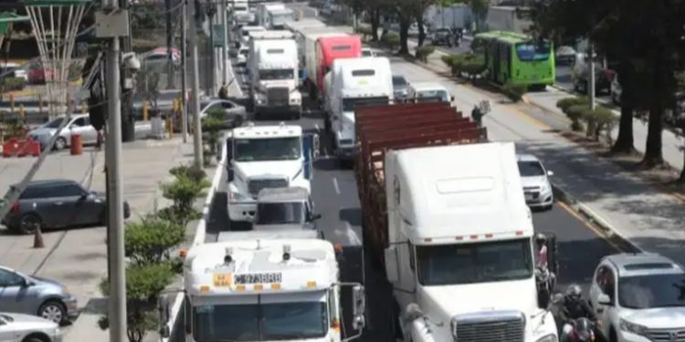 Pilotos anuncian protestas que afectará el tráfico este martes en la ciudad de Guatemala