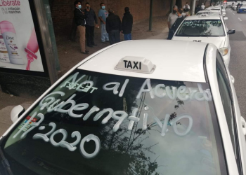 Pilotos de taxi y moto-taxi realizan bloqueos en varias carreteras del paí­s.