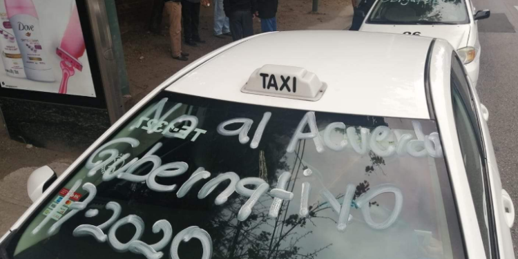 Pilotos de taxi y moto-taxi realizan bloqueos en varias carreteras del paí­s.