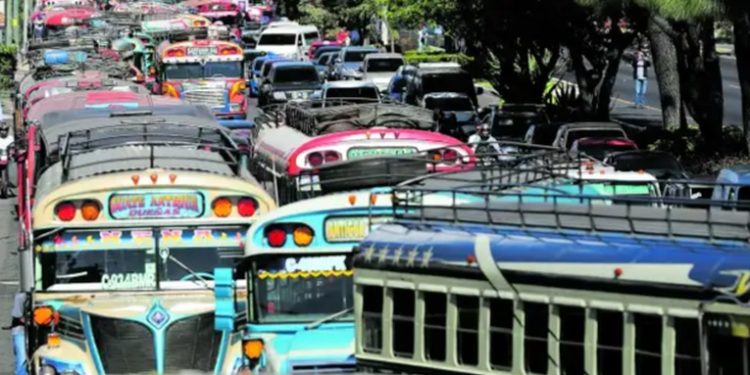Pilotos del transporte extraurbano nuevamente bajo amenazas de extorsiones