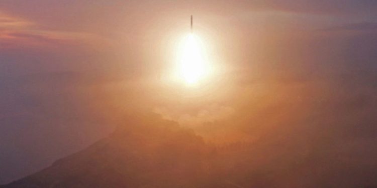 Pionyang realiza el lanzamiento de misil de mayor altitud y alcance de su historia