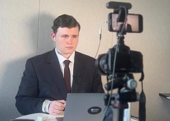 Plan de Australia para niños en redes sociales es popular pero problemática