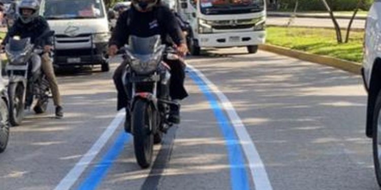 Plan piloto de carriles exclusivos para motoristas genera baja oposición, según autoridades municipales