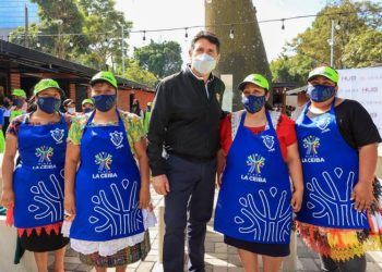 Plaza de la Ceiba es inaugurada por Ricardo Quiñónez