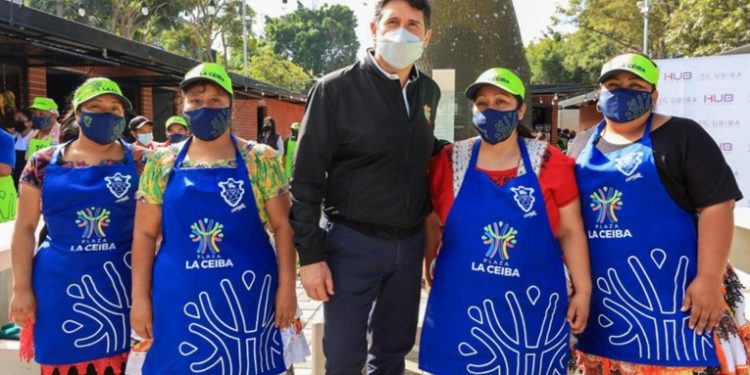 Plaza de la Ceiba es inaugurada por Ricardo Quiñónez