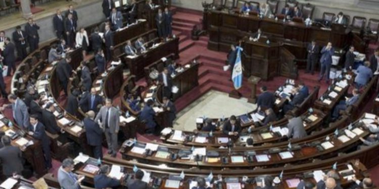 Pleno del Congreso integra comisión de DH y oficializa presidencias de comisiones legislativas