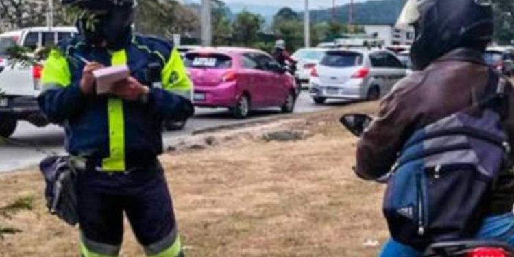 PMT de la capital multará a motociclistas que circulen o estacionen en aceras