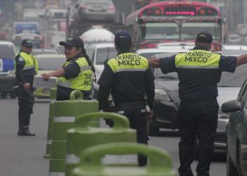 PMT de Mixco coloca un puesto móvil para el pago de multas