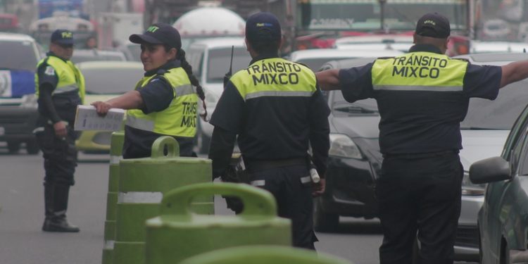 PMT de Mixco coloca un puesto móvil para el pago de multas