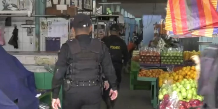 PNC brinda seguridad en Mercado La Parroquia tras ataque armado de extorsionistas