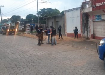 PNC continúa realizando allanamientos en El Estor, Izabal