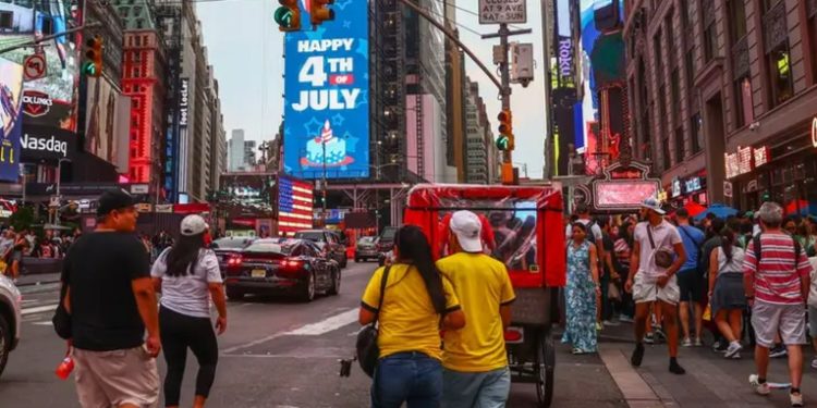 Población en EE.UU. crece solo por los migrantes