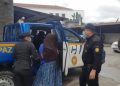 Pobladores de aldea de Cobán destierran a mujer que decapito a su esposo en defensa propia