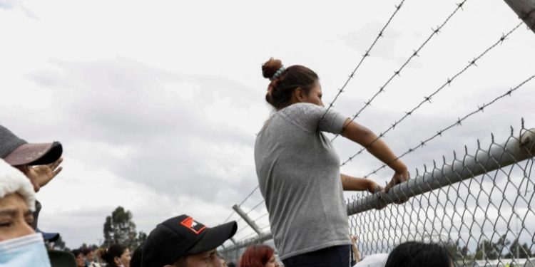 Poderosas pandillas en las cárceles de Ecuador aterrorizan a familiares de reclusos