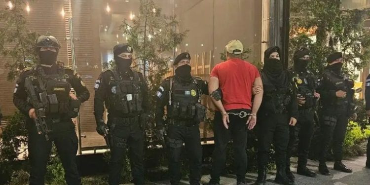 Policía arresta a Carlos Guerra, buscado por narcotráfico en EE.UU