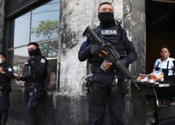 Policí­a de El Salvador denuncia abusos e irregularidades durante régimen de excepción