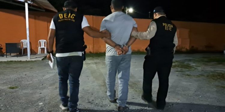Policía y ejército realizan allanamientos en Barrio El Gallito, reportan 6 capturas.