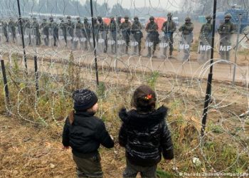 Polonia comienza construcción de muro en frontera con Bielorrusia