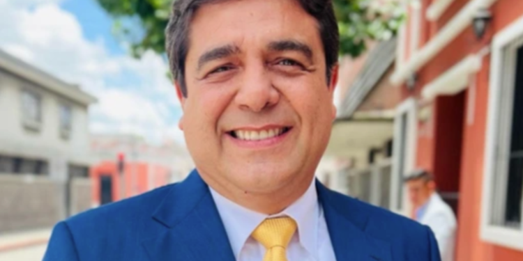 Por esta razón Carlos Pineda renunció a CAMBIO