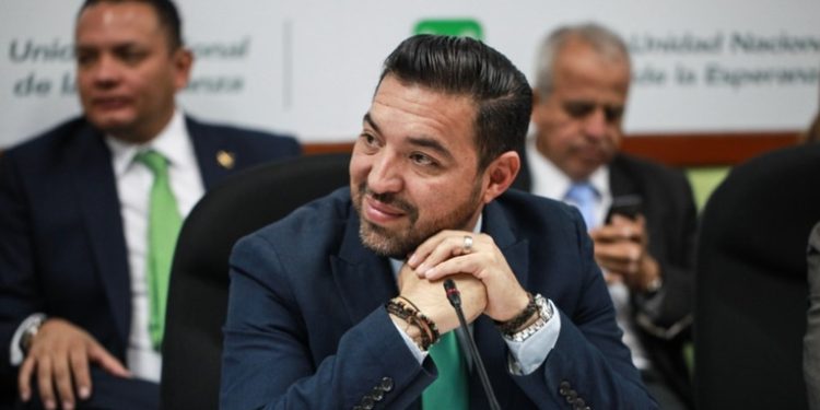 Por fallas en Aeropuerto Internacional la Aurora, piden renuncia de Director de Aeronáutica Civil