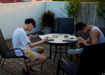 ¿Por qué China quiere alejar a los niños de los celulares?