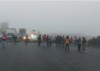 Por tercer dí­a pobladores de Nahualá bloquean ruta Interamericana