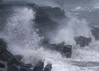 Potente tifón Shanshan toca tierra en el suroeste de Japón