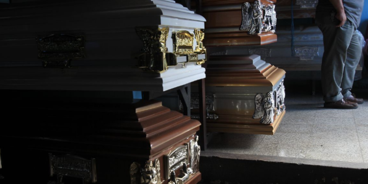 Precios de ataúdes han aumentado en las últimas semanas