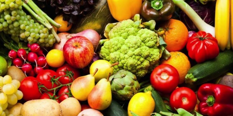 Precios de carne de verduras, frutas y pollo continúan en aumento según comerciantes