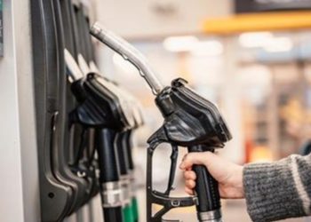 Precios de combustibles finalizan la semana por debajo de las proyecciones oficiales