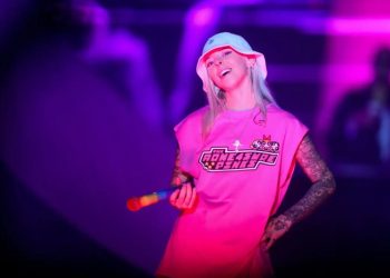 Prepárate para vivir una experiencia musical única con Young Miko el fenómeno musical del momento.