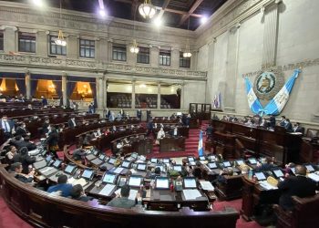 Presentan cuatro iniciativas de ley que buscará estabilizar precios de combustibles