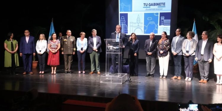 Bernardo Arévalo y Karin Herrera anuncian los nombres que integrarán su gabinete presidencial