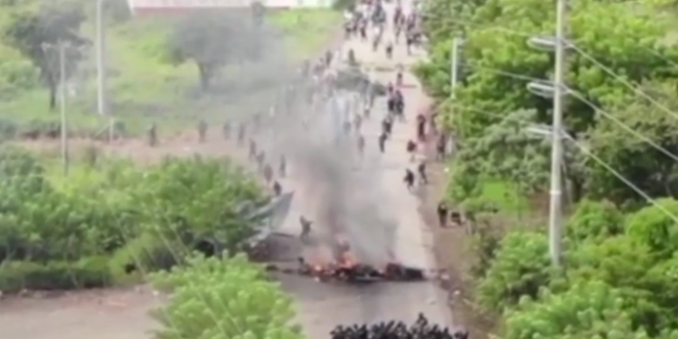 Presentan imágenes de ataques armados