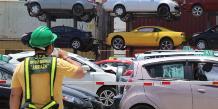 Presentan iniciativa de ley para ampliar los modelos de vehículos usados que ingresan al país.