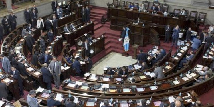 Presentan iniciativa de ley para reducir sentencias a mujeres que padezcan enfermedades terminales