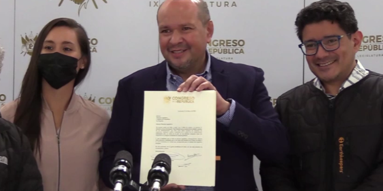 Presentan iniciativa de ley para regular venta de medicinas